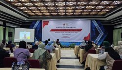 Ketua Komisi X DPR RI, Hetifah Sjaifudian saat memberikan sambutan melalui online dalam acara seminar Bisnis Lokal Pasar Global: Workshop digital marketing untuk UMKM Kota Bontang, Jumat (12/9/2025), (Foto: Rn).