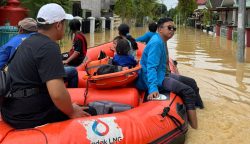 DPD KNPI Bontang salurkan bantuan makan dan evakuasi korban banjir (Foto: Ist).