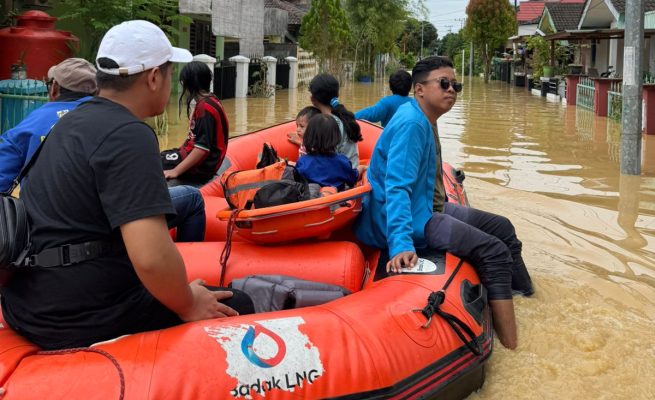 DPD KNPI Bontang salurkan bantuan makan dan evakuasi korban banjir (Foto: Ist).